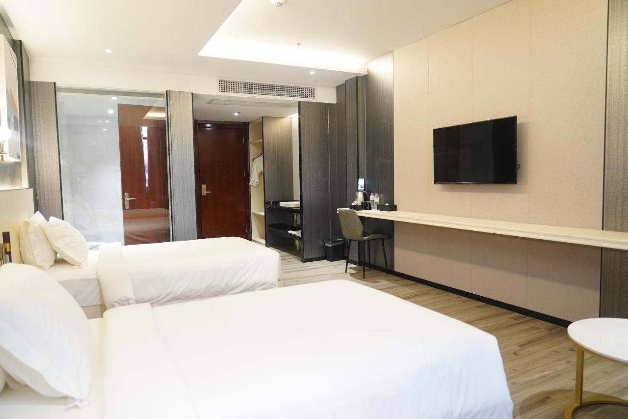 Joy Hotel Phnom Penh Exterior photo